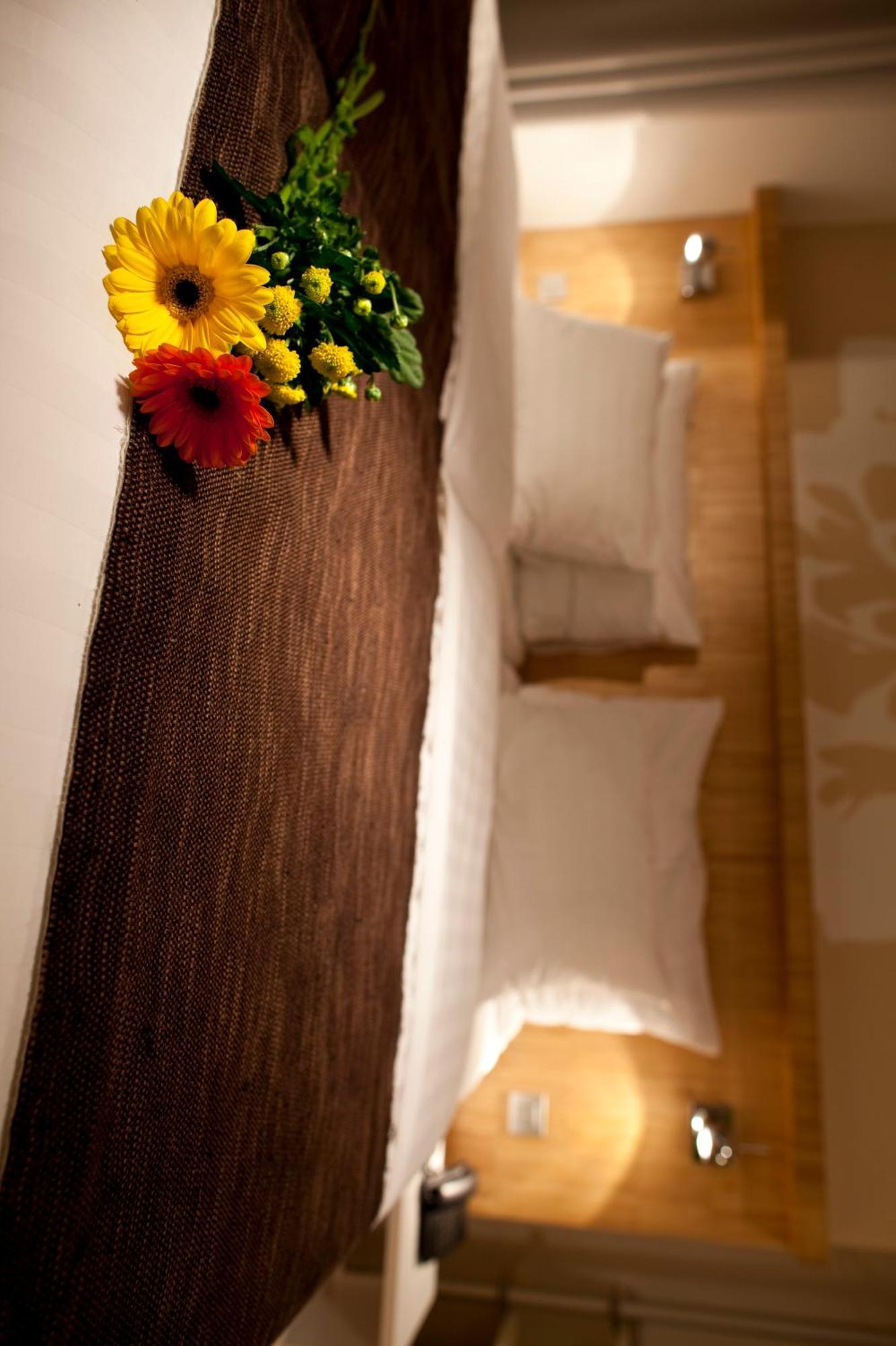Dahlia Inn Praha Bagian luar foto