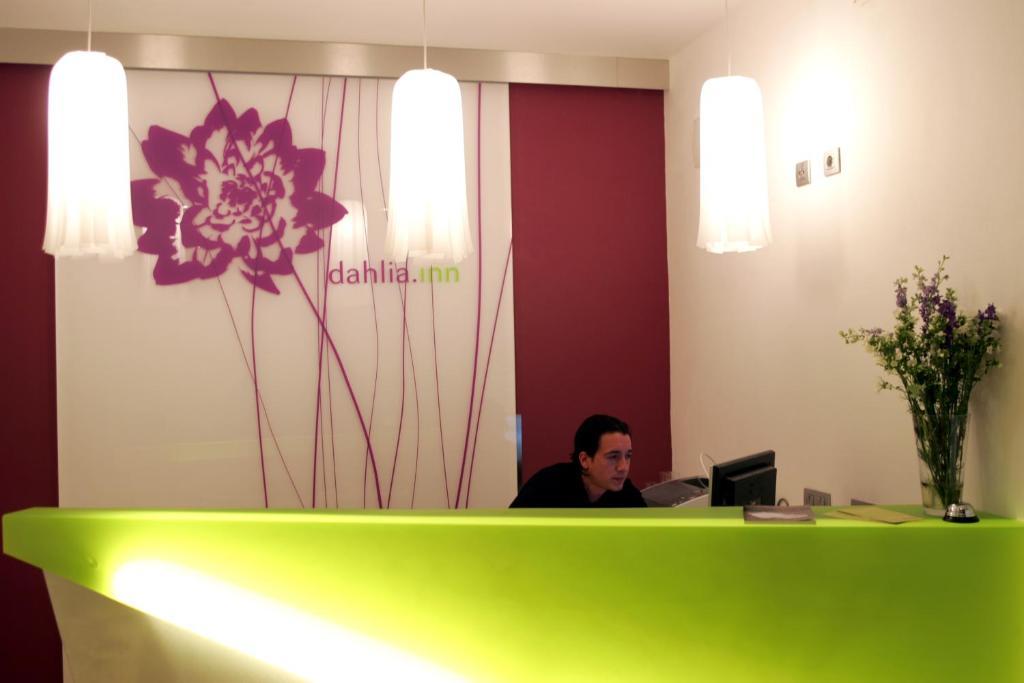Dahlia Inn Praha Bagian luar foto